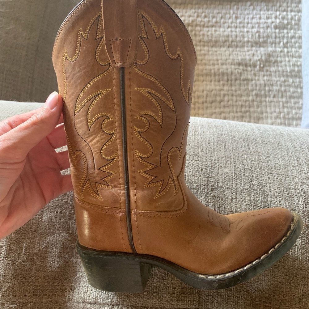 Kids boot barn boots size 9